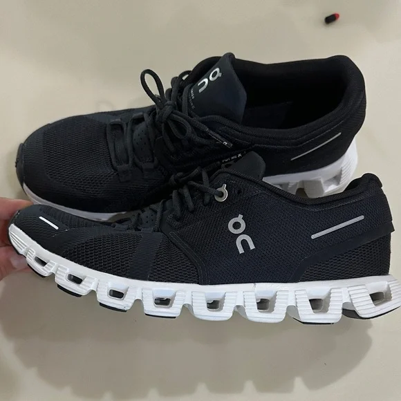 On Running Black and White Athletic Shoes - Picture 2 of 4